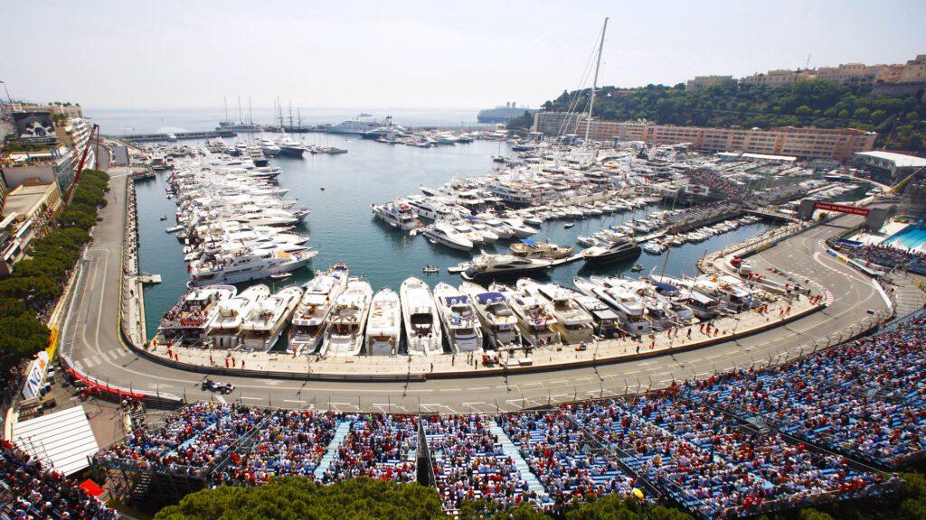 Yacht & Grandstand T Package